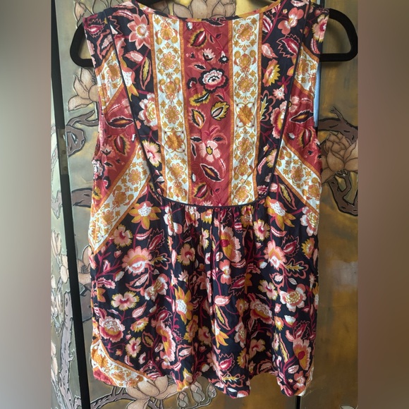 Lolita Sleeveless Blouse - Picture 4 of 9